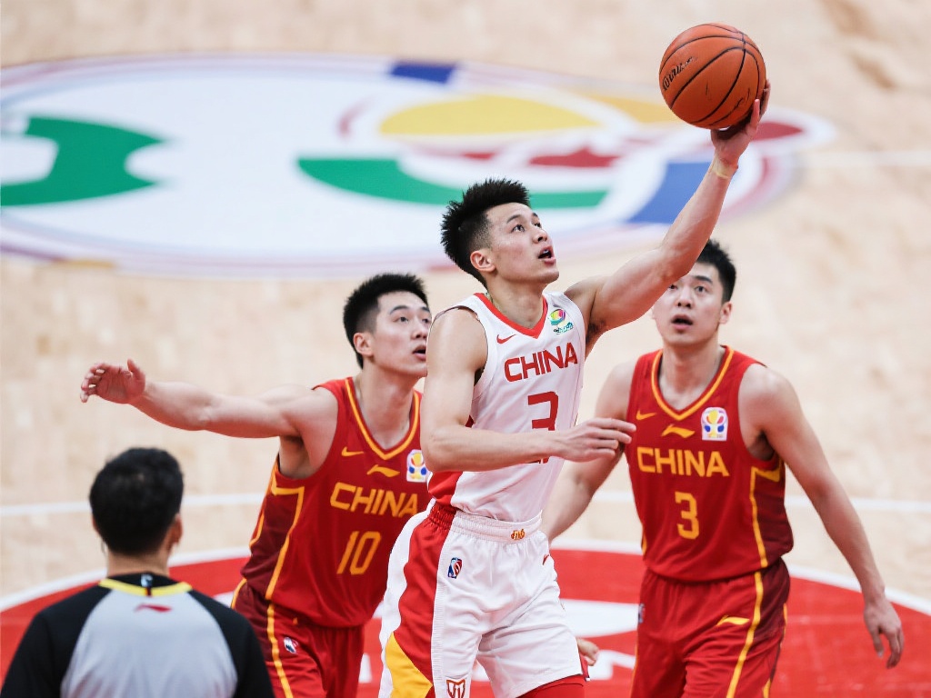 若将胡明轩今天的表现与国际篮球联赛中一些