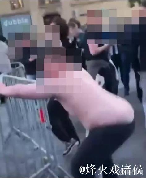 太阳报：马赛对阵纽卡一球迷因厕所不雅行为被发现